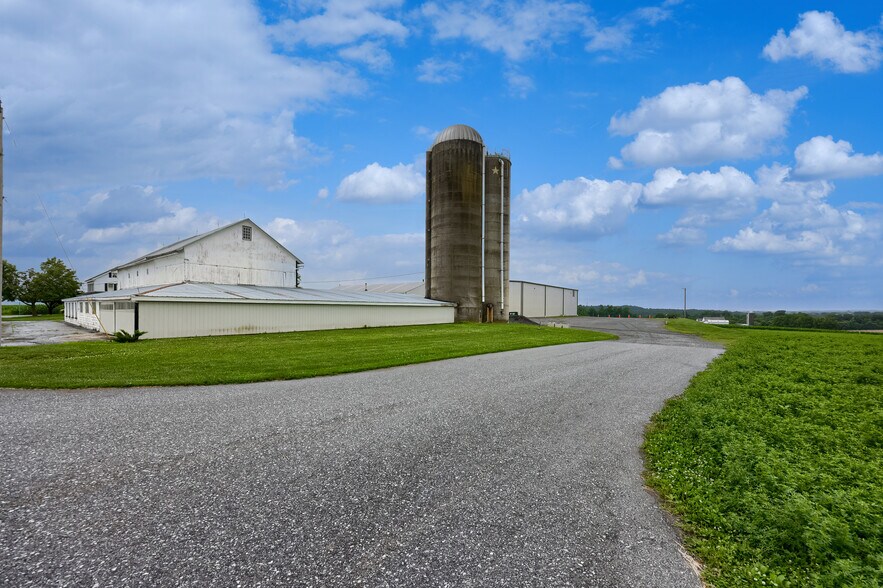 More Photos Of 608 Fairview Rd, Manheim Specialty For Lease