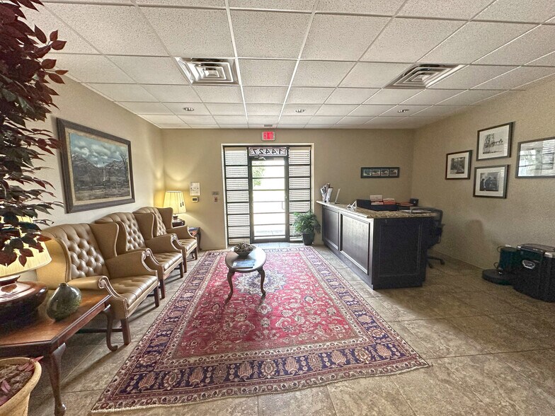 More Photos Of 14427 Interdrive W, Houston Warehouse For Lease