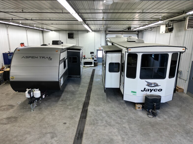 More Photos Of 2724 Laurier St, Clarence-Rockland Service For Sale