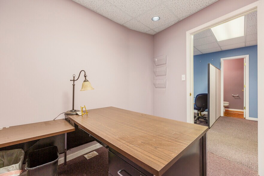 More Photos Of 3044 Breckenridge Ln, Louisville Office Residential For Sale