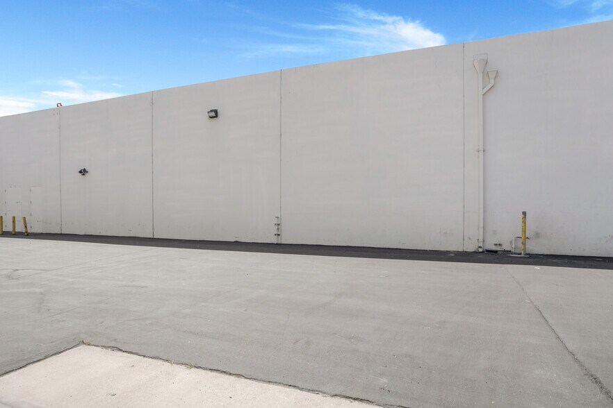 More Photos Of 2991-2995 E White Star Ave, Anaheim Warehouse For Sale