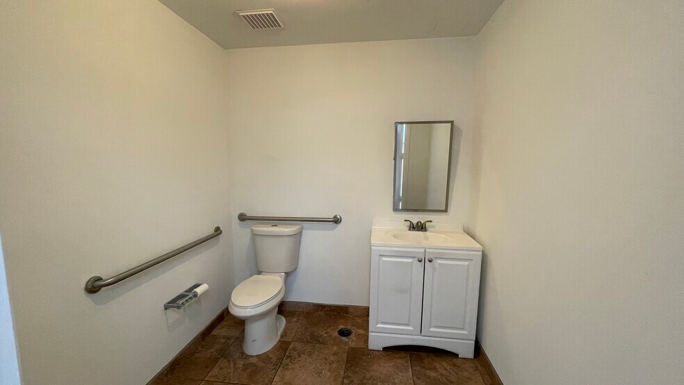 More Photos Of 10800 NW 21st St, Miami Warehouse For Sale