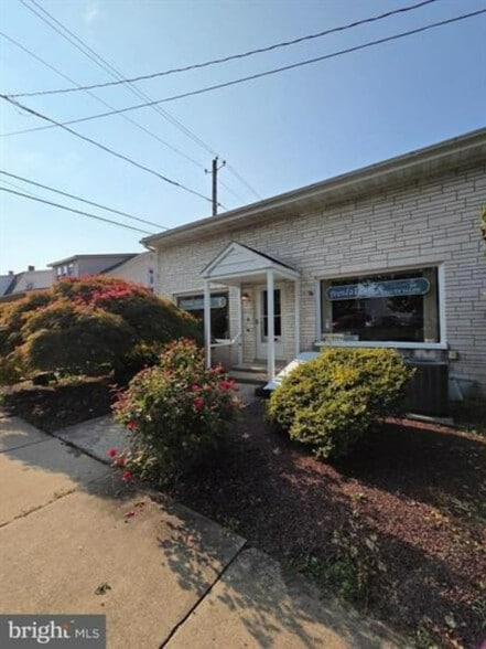 Primary Photo Of 2132 Noble St, West Lawn Flex For Lease