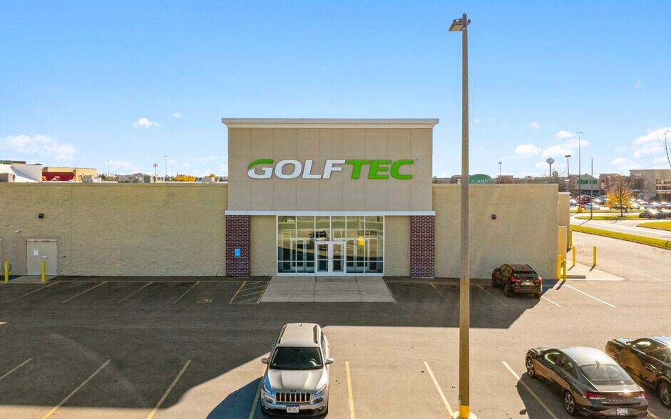 More Photos Of 4411 W Wisconsin Ave, Appleton Freestanding For Sale