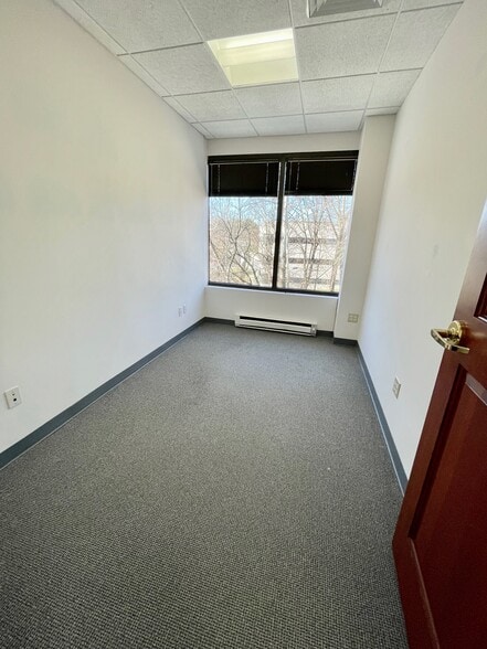 More Photos Of 81 Holly Hill Ln, Greenwich Office For Lease