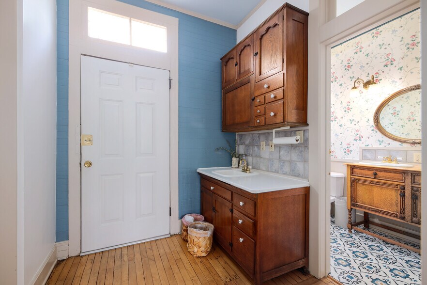 More Photos Of 1304 Guadalupe St, Austin Office For Lease