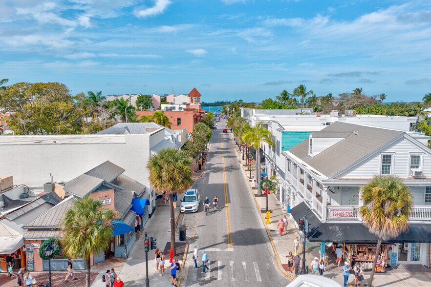 More Photos Of 135 Duval St, Key West Bar For Lease
