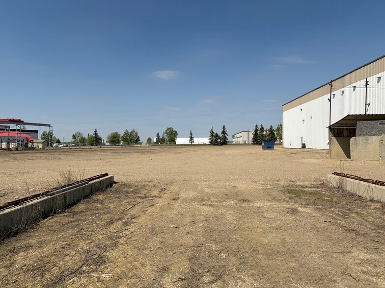 More Photos Of 11 & 13 - 27123 Highway 597, Blackfalds Warehouse For Sale