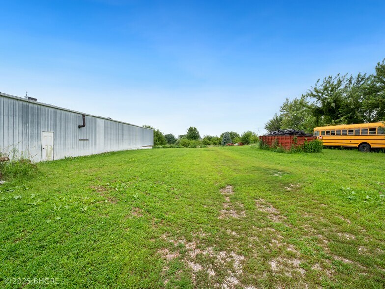 More Photos Of 1247 Illinois Dr, Knoxville Sports And Entertainment For Sale