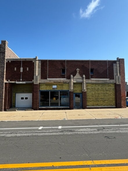 Primary Photo Of 405 W Washington St, Bloomington Flex For Sale