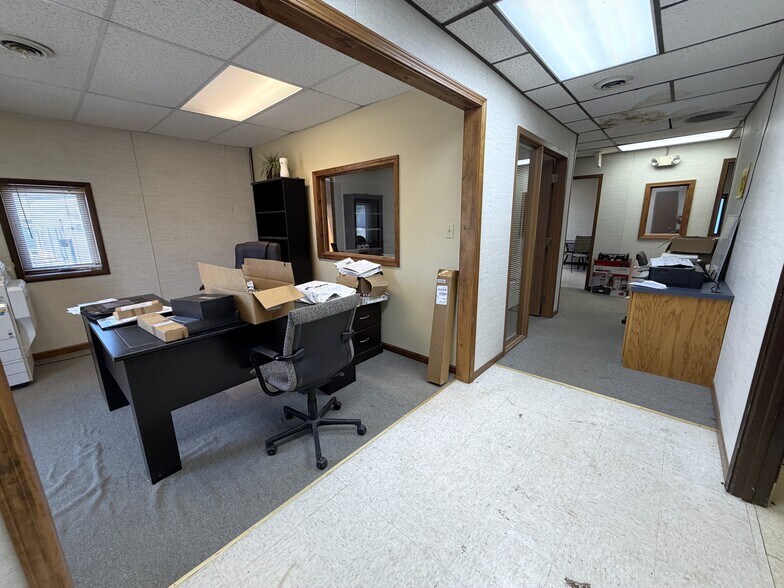 More Photos Of 305 N Mason St, Carrollton Office For Sale