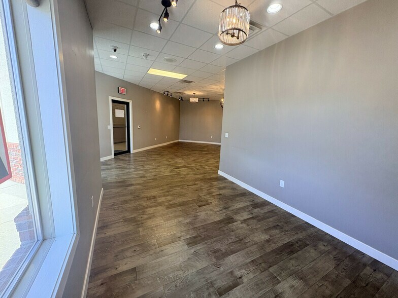 More Photos Of 304 W Highway 38, Hartford Office For Lease