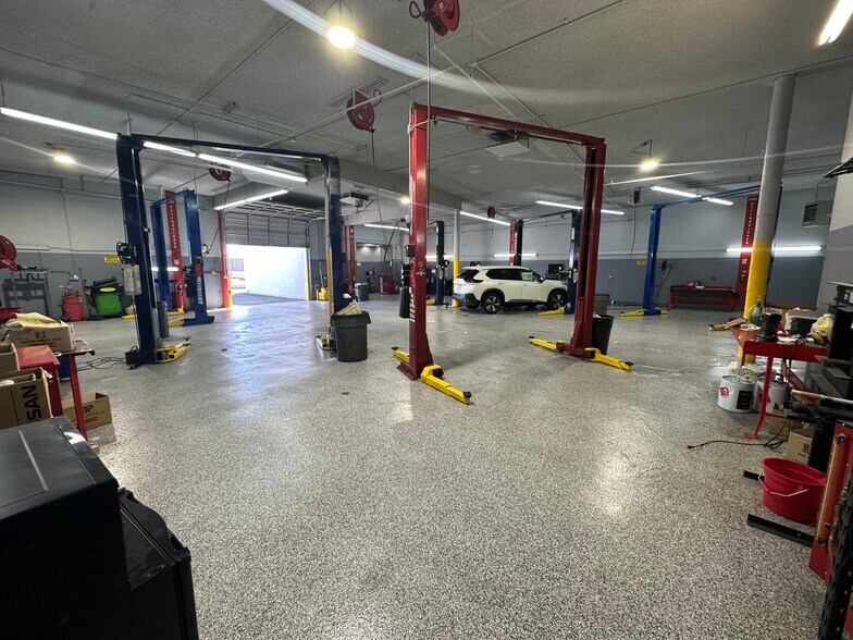 More Photos Of 3105 E Sahara Ave, Las Vegas Auto Repair For Lease