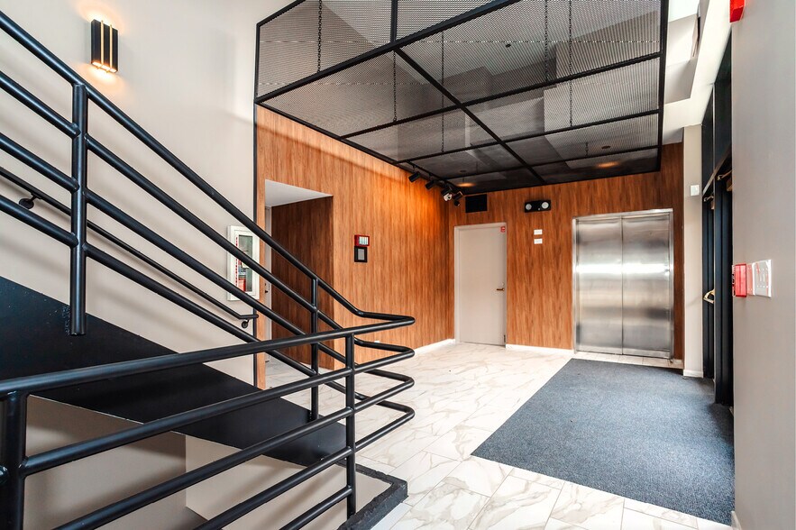 More Photos Of 758 W North Ave, Chicago Theater Concert Hall For Lease