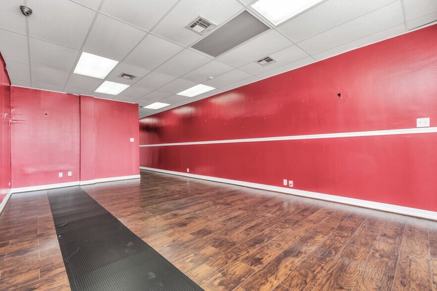 More Photos Of 4622 Dacoma Street, Houston General Retail For Sale