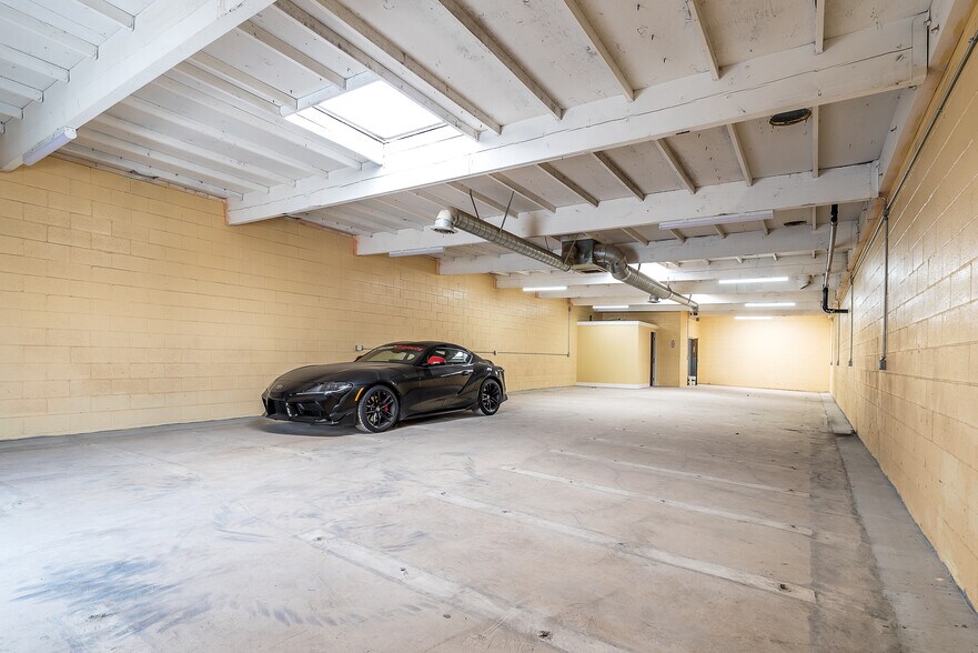 More Photos Of 8020 Ronson Rd, San Diego Warehouse For Lease