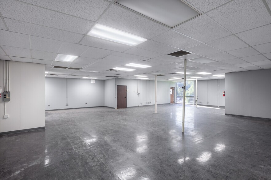 More Photos Of 2630 Business Park Dr, Vista Manufacturing For Sale