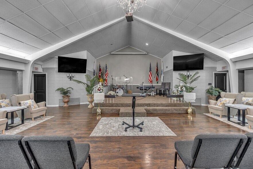 More Photos Of 6251 Wichita St, Fort Worth Religious Facility For Sale