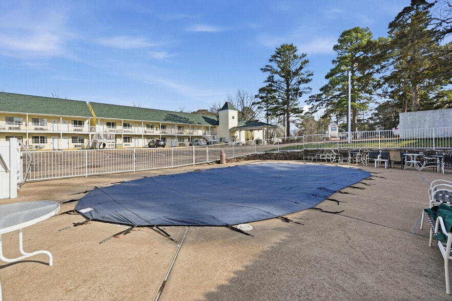 More Photos Of 3169 E Van Buren, Eureka Springs Hotel For Sale