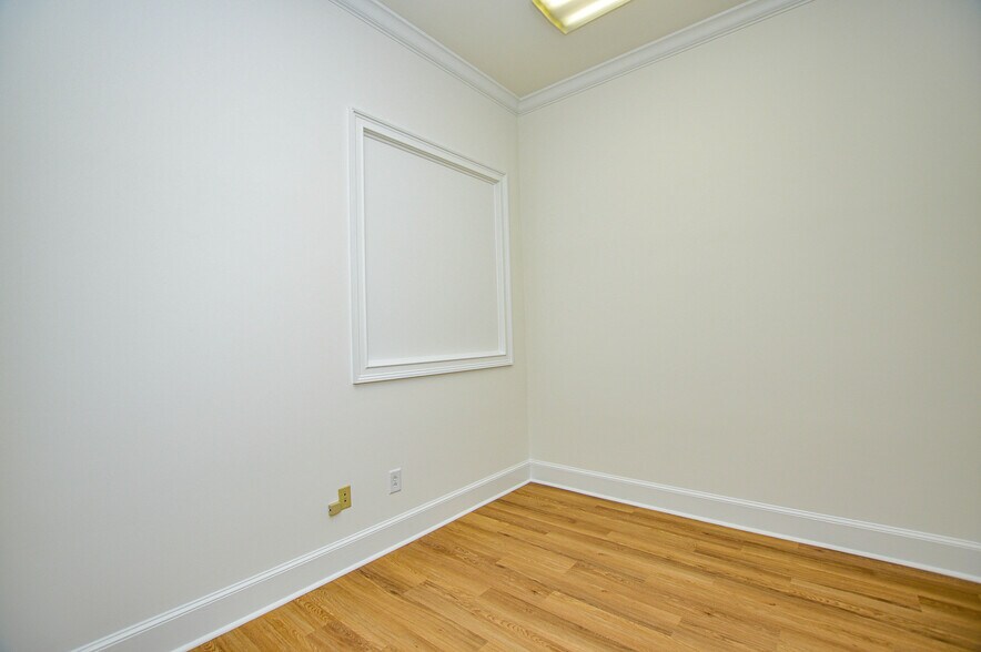 More Photos Of 21000 Torrence Chapel Rd, Cornelius Office Residential For Lease