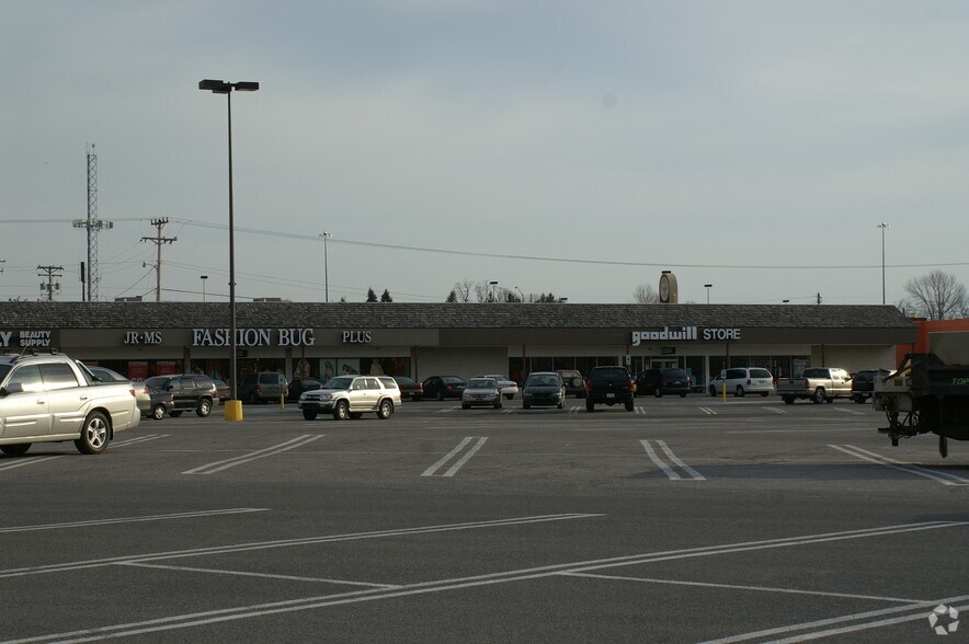 More Photos Of 275 Park Hills Plz, Altoona General Retail For Lease