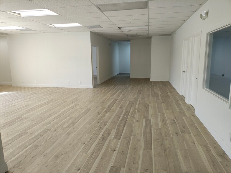 More Photos Of 3020 High Ridge Rd, Boynton Beach Showroom For Lease