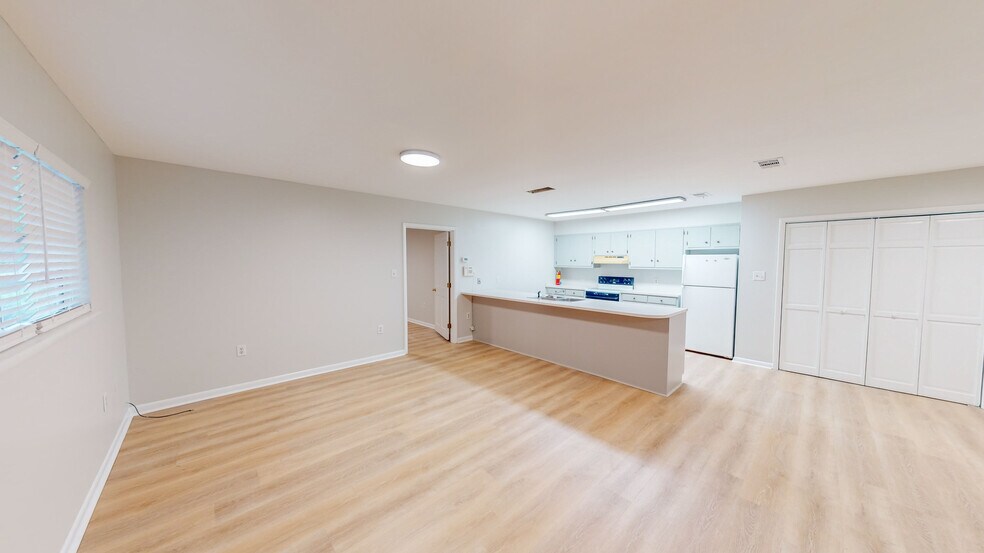 More Photos Of 1300 S Mock Rd, Albany Office Residential For Lease