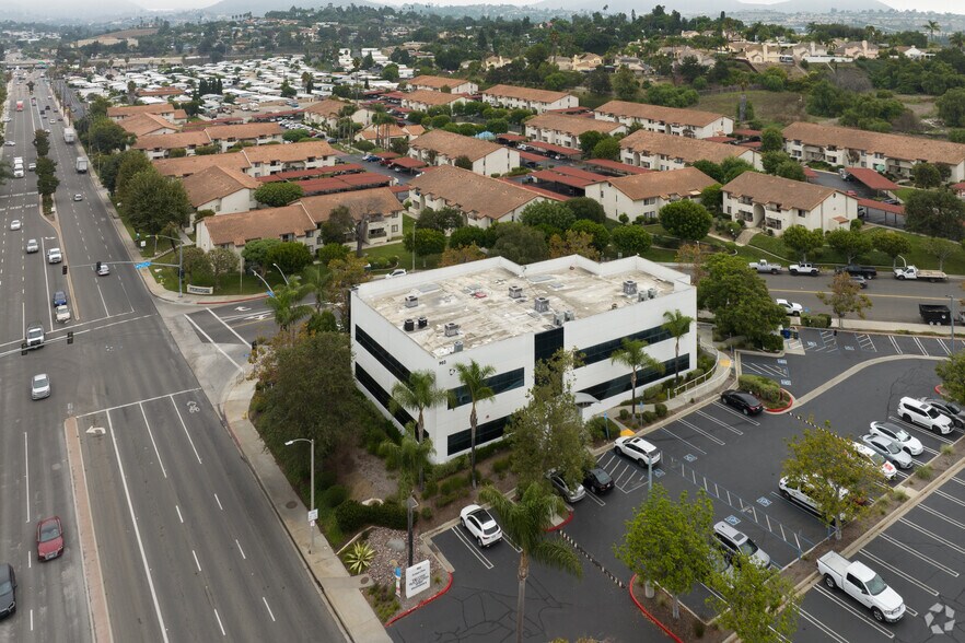 More Photos Of 902 Sycamore Ave, Vista Medical For Lease
