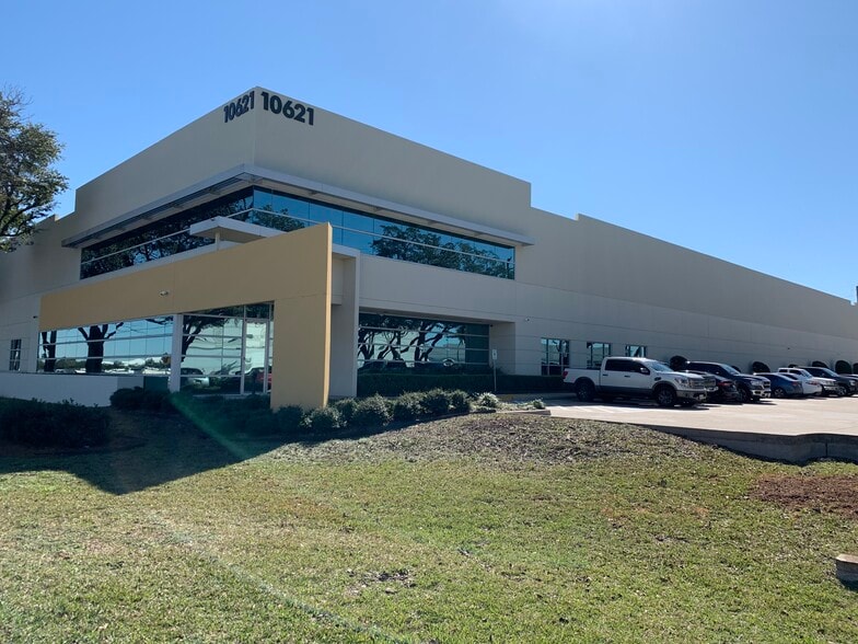 More Photos Of 10601-10641 S Sam Houston Pky W, Houston Unknown For Lease