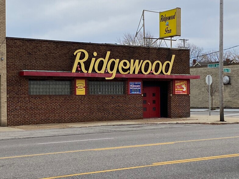 Primary Photo Of 5759 Ridge Rd, Parma Bar For Sale