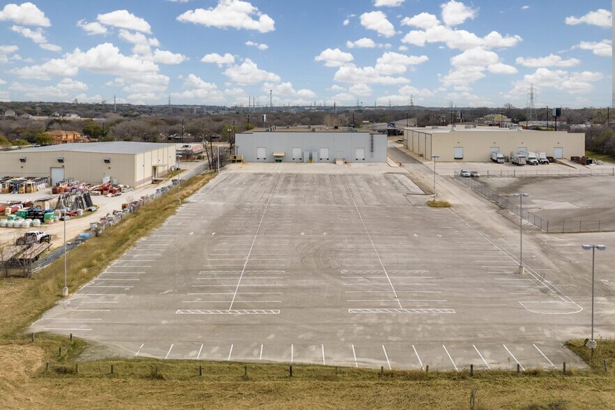 More Photos Of 14829 Bulverde Rd, San Antonio Warehouse For Lease