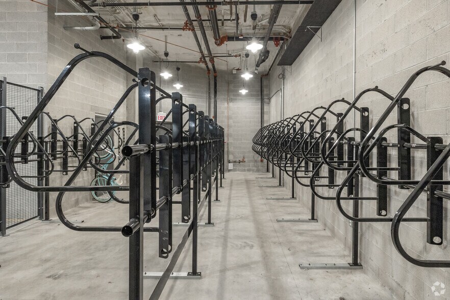 More Photos Of 670 N May St, Chicago Apartments For Lease