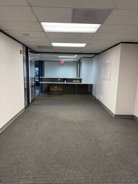More Photos Of 7324 Southwest Fwy, Houston Office For Lease
