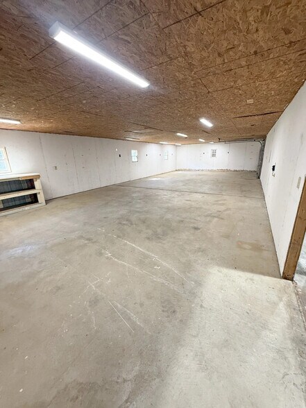 More Photos Of 138 Lawler Rd, Brownsboro Warehouse For Sale