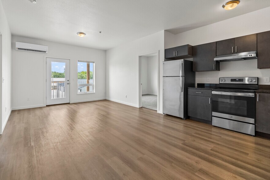 More Photos Of 120 & 124 W Hatting St, Luverne Apartments For Sale