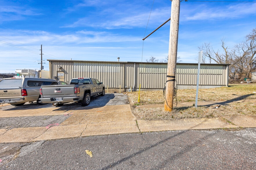 More Photos Of 5205-5209 Hodiamont Ave, Saint Louis Warehouse For Sale