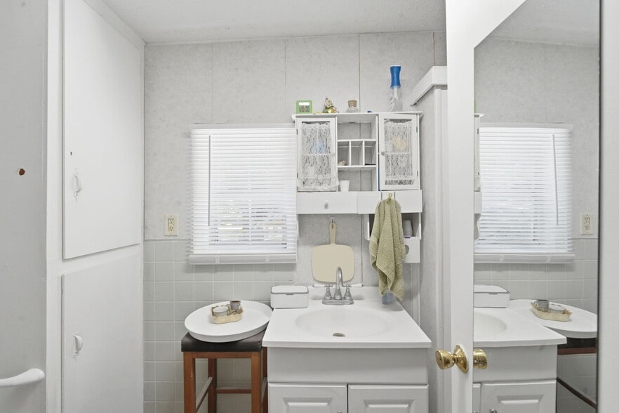 More Photos Of 718 E New York Ave, Deland Specialty For Sale