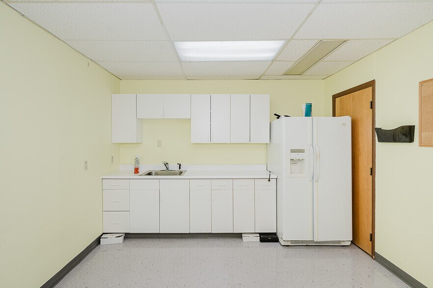 More Photos Of 1482 Butler Rd, Worthington Medical For Sale