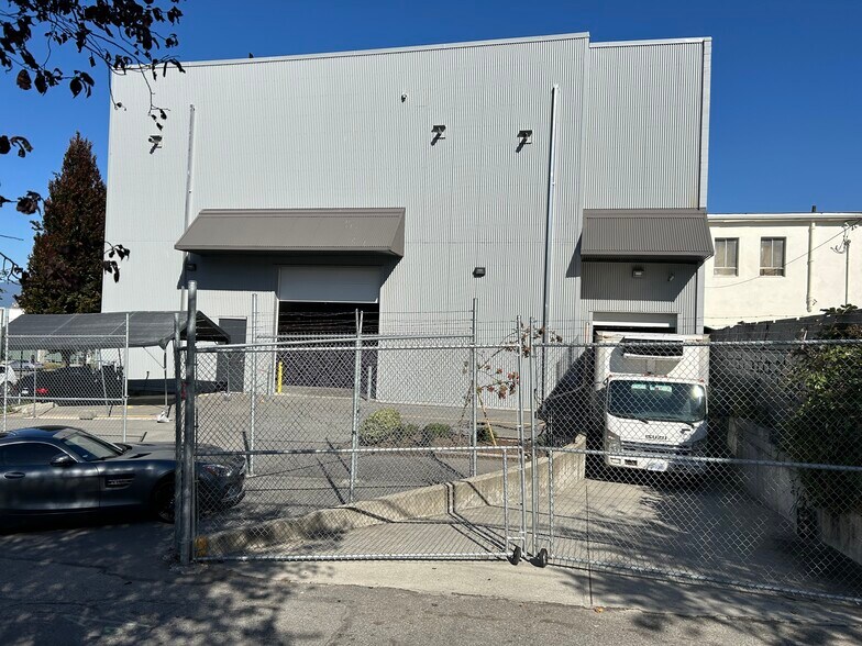 More Photos Of 1510 Venables St, Vancouver Industrial For Sale
