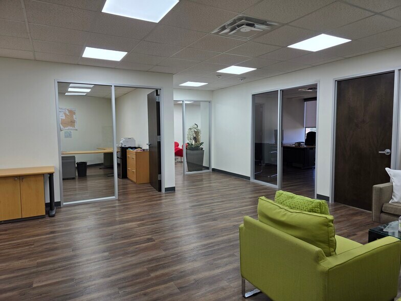More Photos Of 2100 Valley View Ln, Farmers Branch Office For Lease