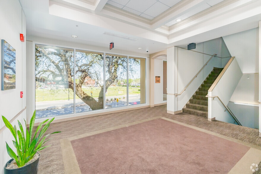 More Photos Of 1100 Main St, Woodland Medical For Lease