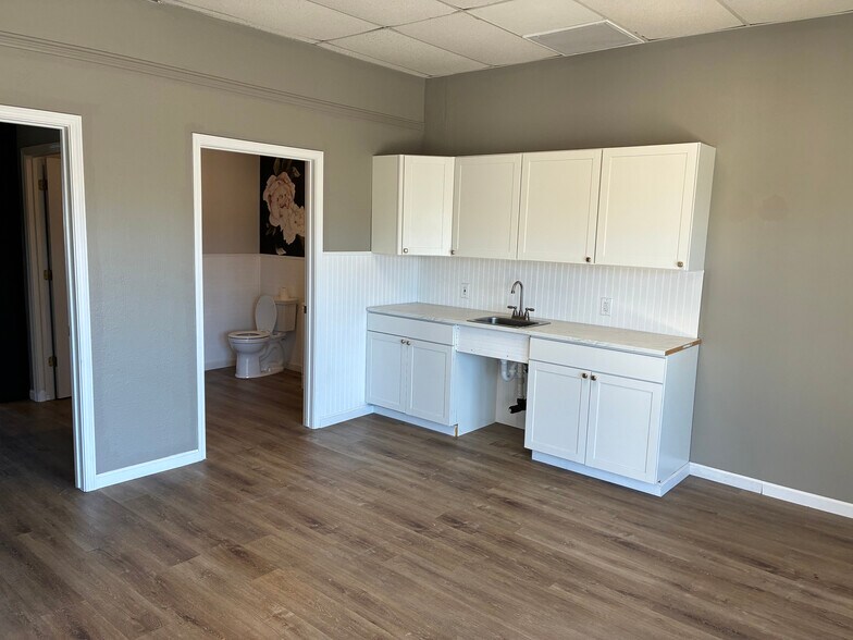 More Photos Of 18540 N Highway 88, Lockeford Unknown For Lease