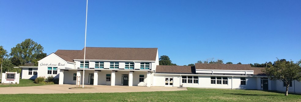More Photos Of 65 Gatelot Ave, Ronkonkoma Schools For Sale