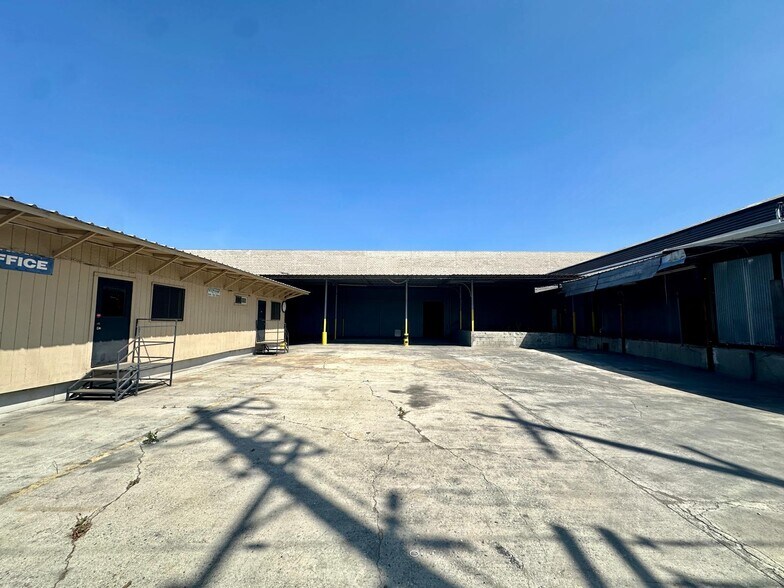 More Photos Of 2435-2453 E 25TH St, Vernon Manufacturing For Lease