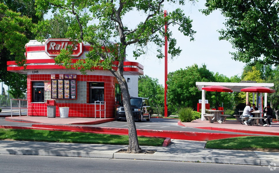 More Photos Of 1345 Fresno St, Fresno Fast Food For Sale