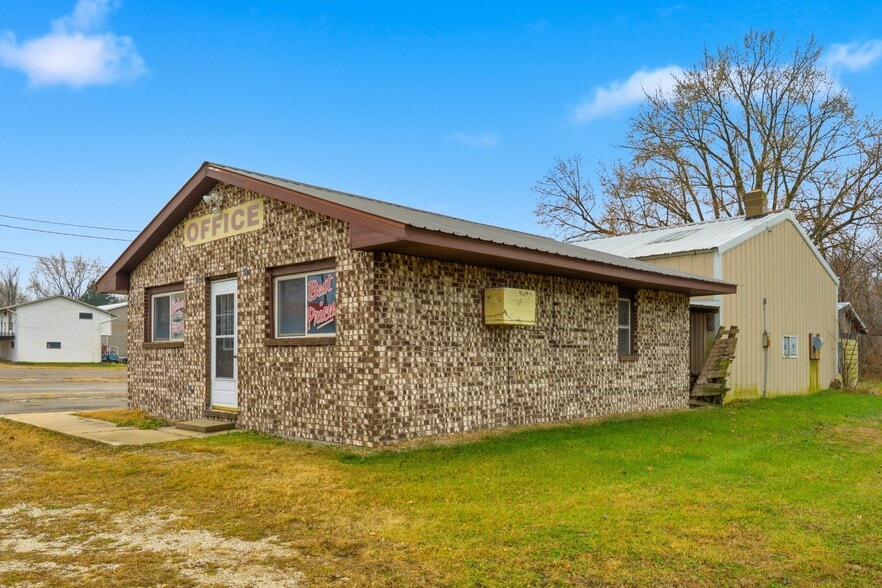 More Photos Of 300 Main St N, Hazleton Freestanding For Sale