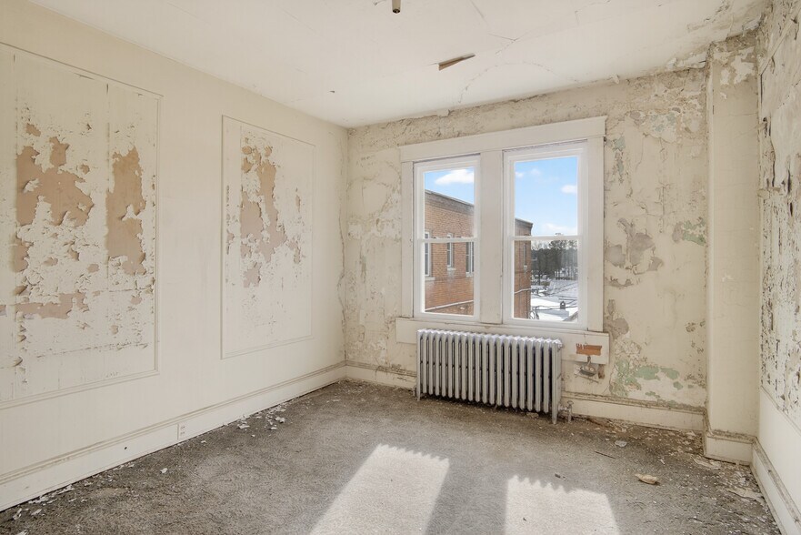 More Photos Of 104-110 S Hill Ave, South Hill Office Residential For Sale