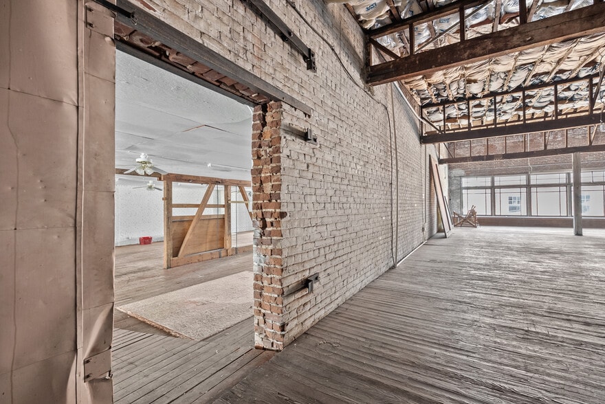 More Photos Of 1850 Church St, Appomattox Bar For Sale