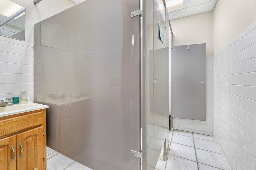 More Photos Of 14924 Beloit Snodes Rd, Beloit Manufacturing For Lease