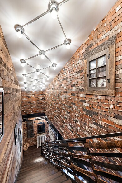 More Photos Of 148 Pit Ln, Pontiac Parking Garage For Sale